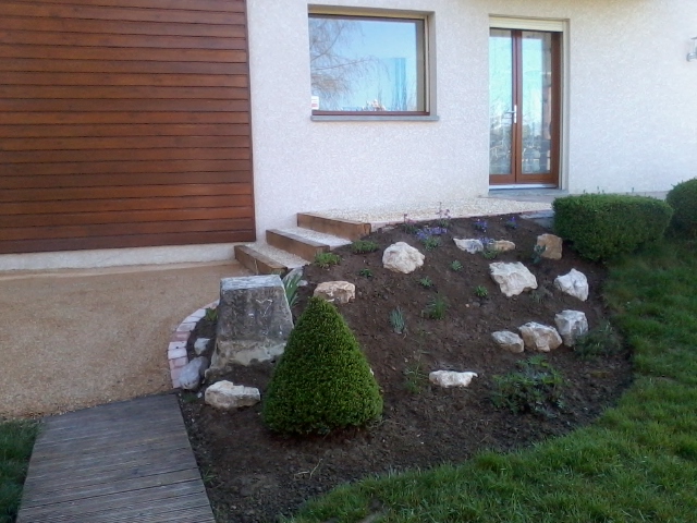 St Alban de Montbel - Escaliers en traverses chêne et Echo-gravel, rocaille avec pierres du client - AVANT