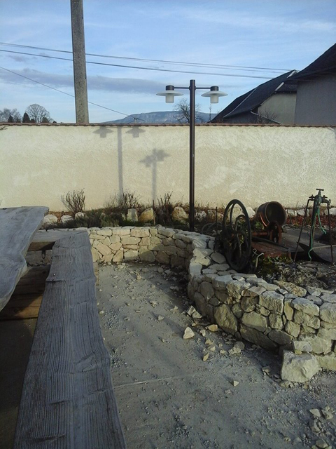 Création d'un muret, pierres de Murs et Gélignieux, par Les Jardins du Buis, paysagiste, 73, 38