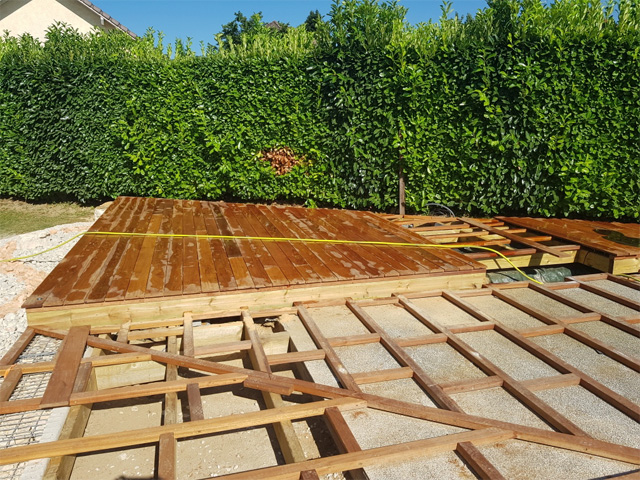 Chantier terrasse bois exotique Domessin - par Les Jardins du Buis, paysagiste, 73, 38