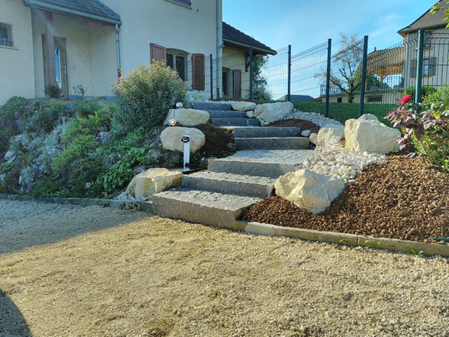 10 - Escalier, pavage bordure en granit - Les Jardins du Buis, paysagiste Avant-Pays, Savoie, Isère, Ain