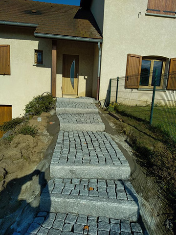 2 - Escalier, pavage bordure en granit - Les Jardins du Buis, paysagiste Avant-Pays, Savoie, Isère, Ain