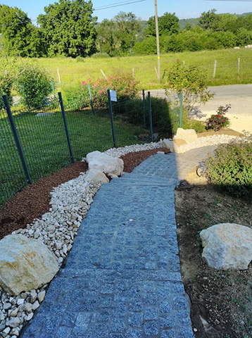 6 - Escalier, pavage bordure en granit - Les Jardins du Buis, paysagiste Avant-Pays, Savoie, Isère, Ain