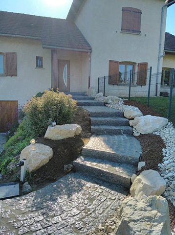 7 - Escalier, pavage bordure en granit - Les Jardins du Buis, paysagiste Avant-Pays, Savoie, Isère, Ain